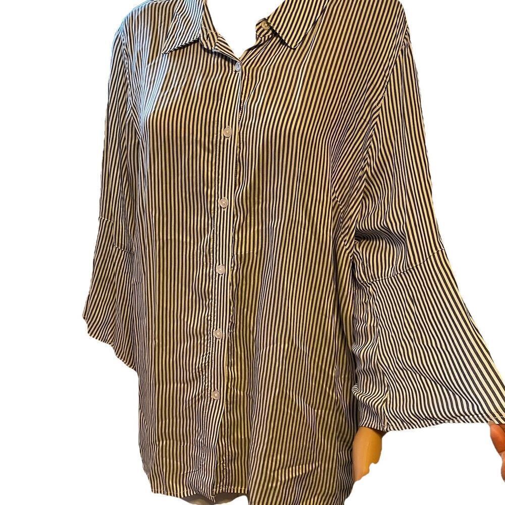 Premise Studio Gray White Striped Button Up Shirt Women 1X Hi Low Flare Sleeve